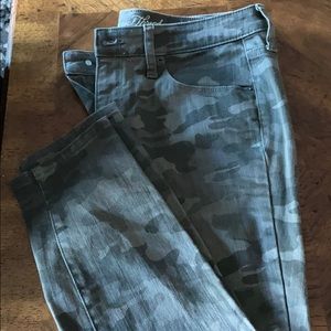 Universal Thread camo skinny jean